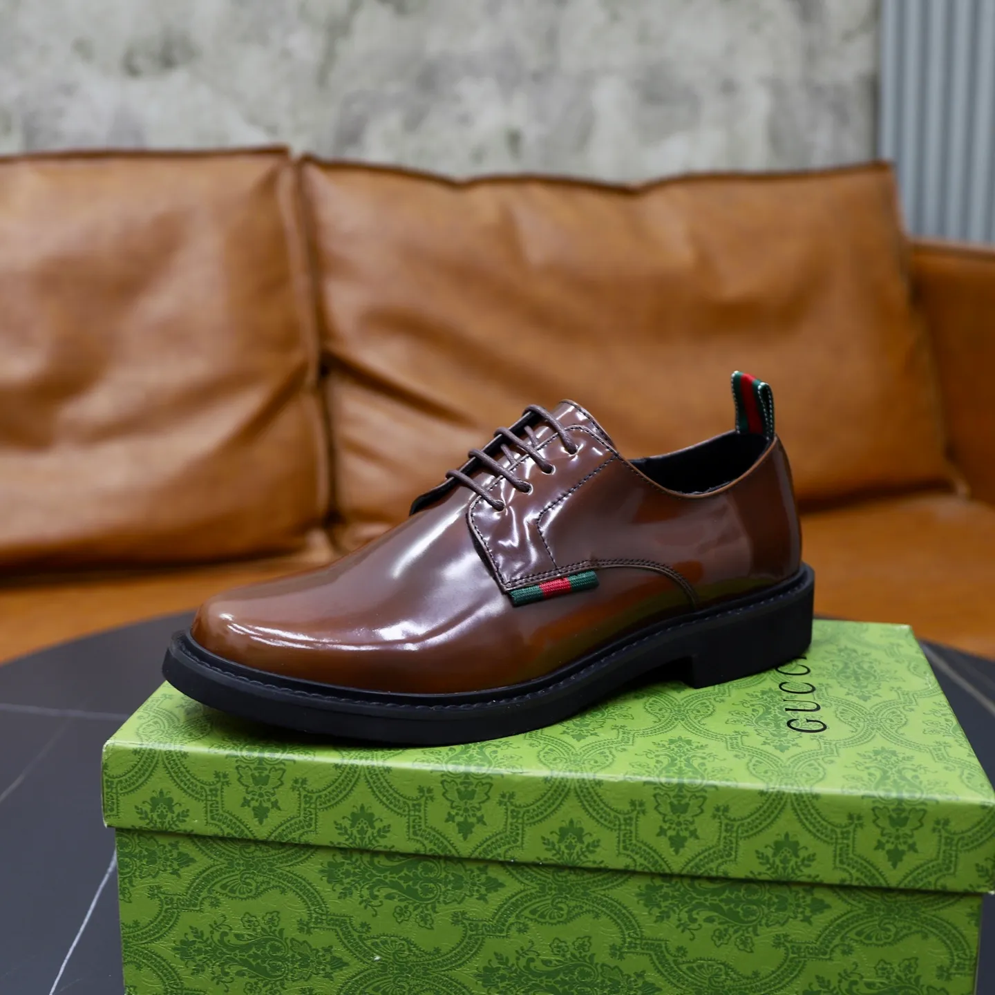 Ex-factory price: 540💰🙅‍♂️🙅‍♂️🙅‍♂️ Brand: GUCCI Standard code: Men's code 38-44 (45 can be customized) Grade: Same style as the official website Original order quality Material: Original cowhide surface Comfortable cowhide lining Original outsole Style category: Men's fashionable casual leather shoes Distinguished big-name luxury elements Top luxury Color: actual picture color